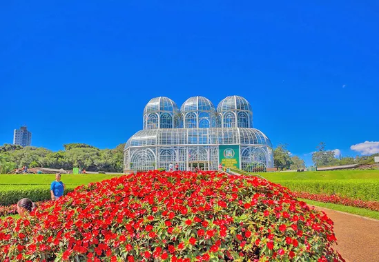 É um dos pontos mais visitados de Curitiba criando à imagem dos jardins franceses