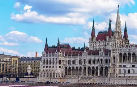 Budapest: Pizza Cruise