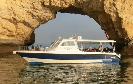 Cruzeiro ao pôr do sol em Mascate