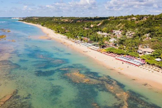 Vista aérea da praia do Mucugê - Arraial D'ajuda, Porto Seguro